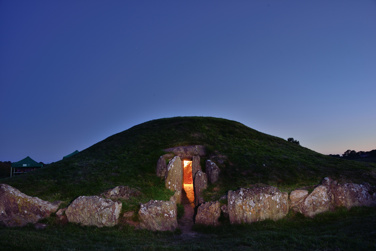Minecraft world Bryn Celli Ddu virtual tour prehistoric landscape Anglesey’s archaeologists archaeology