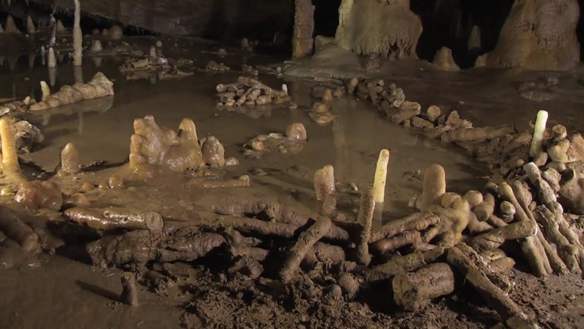 Researchers to suspect that the Neanderthals embedded fireplaces in the structures to illuminate the cave