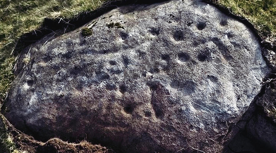Cups and Cairns Prehistoric rock art and monuments of the South Wales uplands