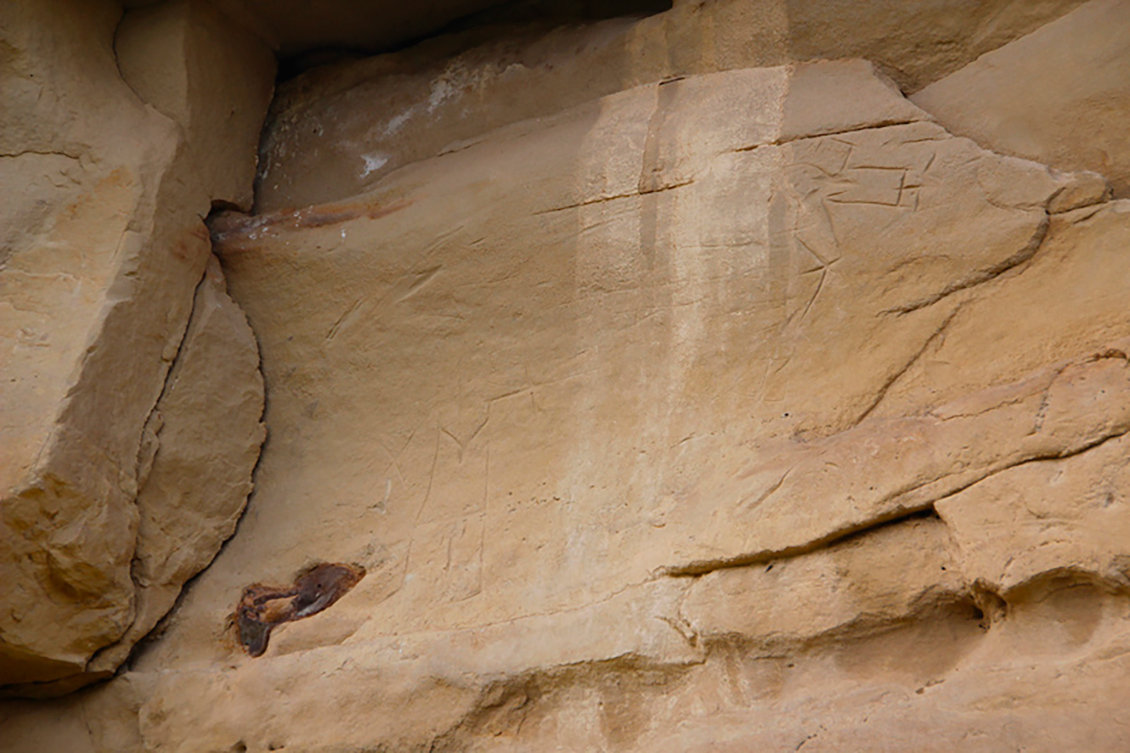Writing-On-Stone / Áísínai'pi Provincial Park Rock Art Canada