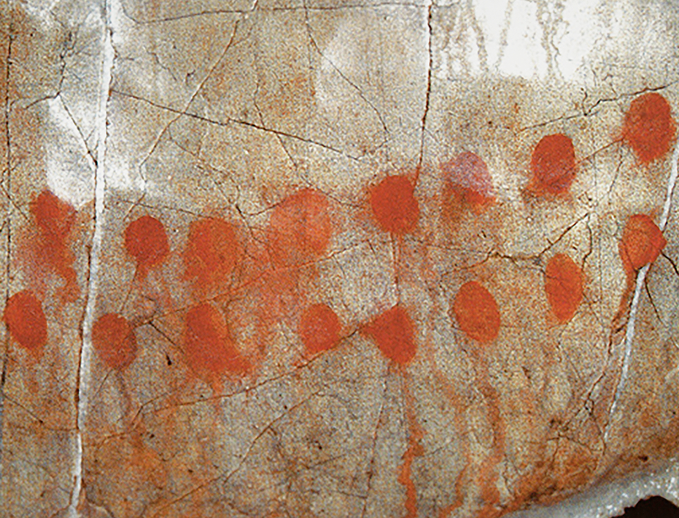 Series of red dots found in the Niaux Cave
