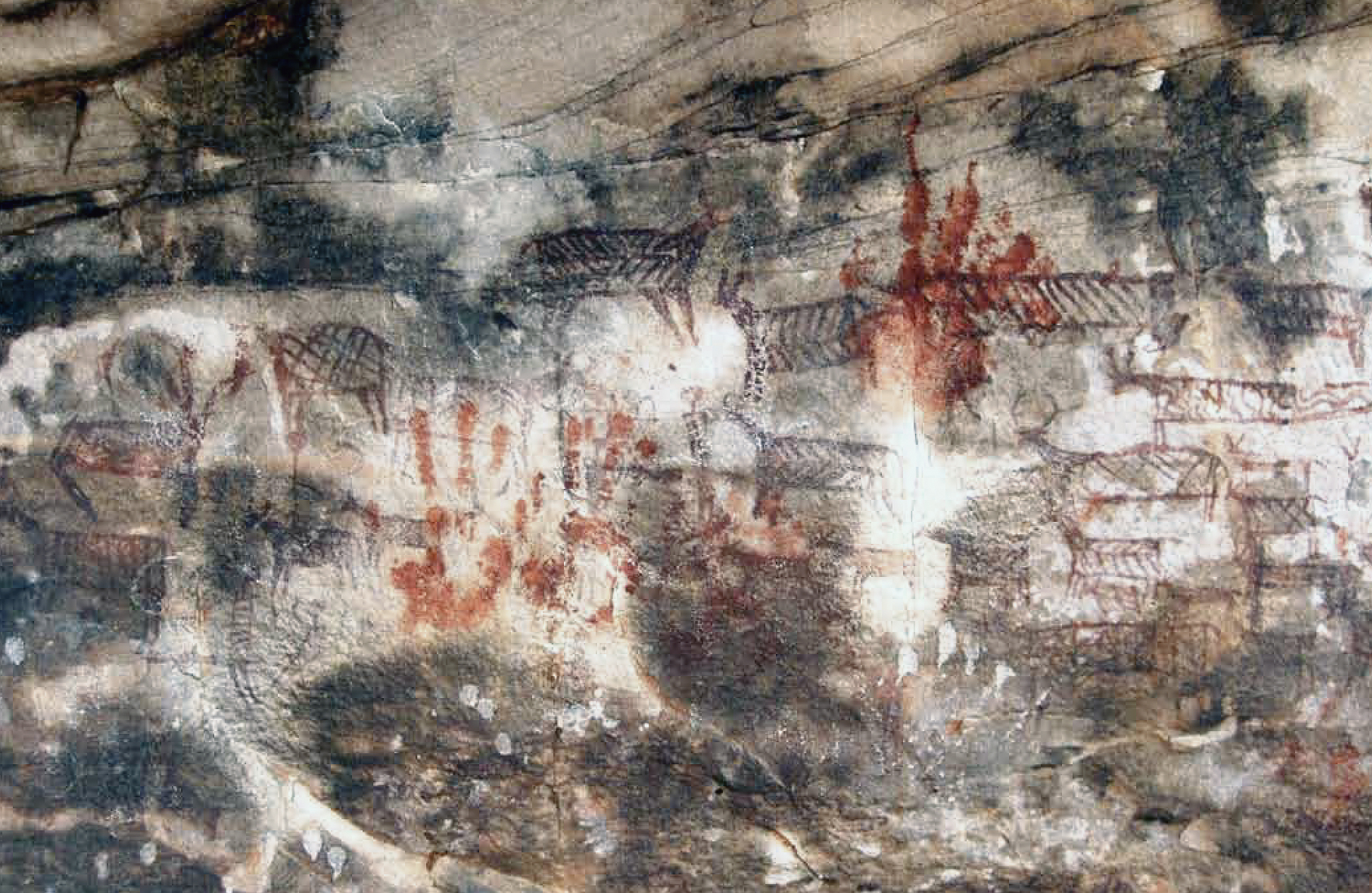 Jogi Ki Gufa shelters n°3, with red handprints superimposed upon Neolithic animals.