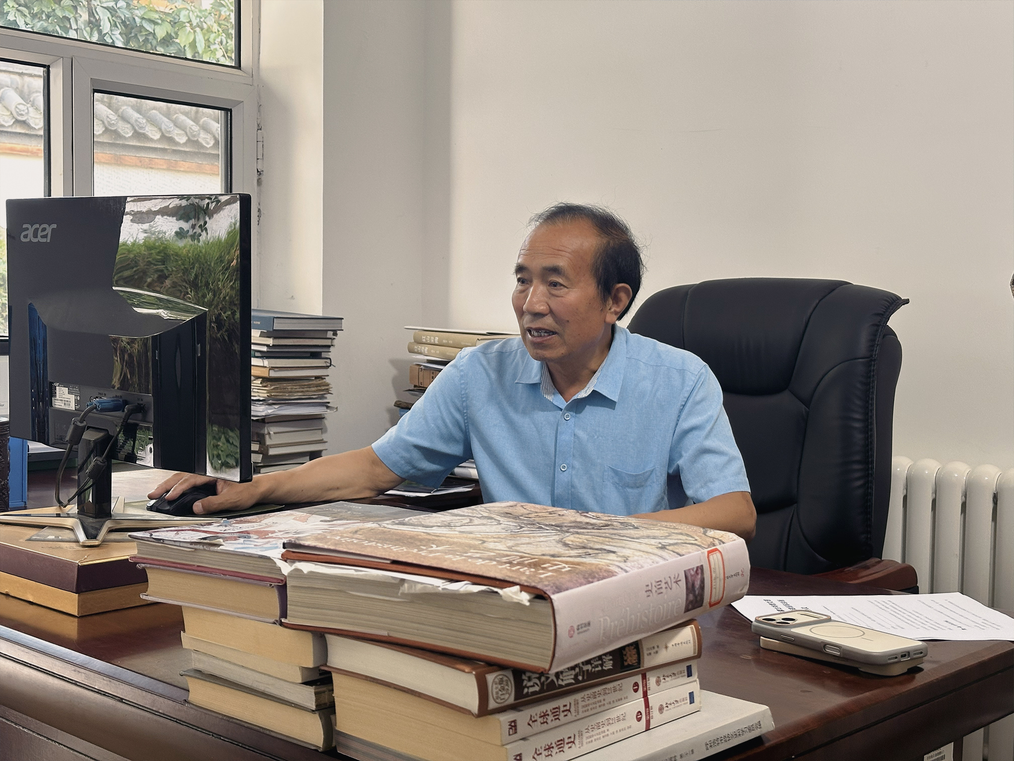 Professor Wu Jiacai, Director of the Rock Art Research Institute