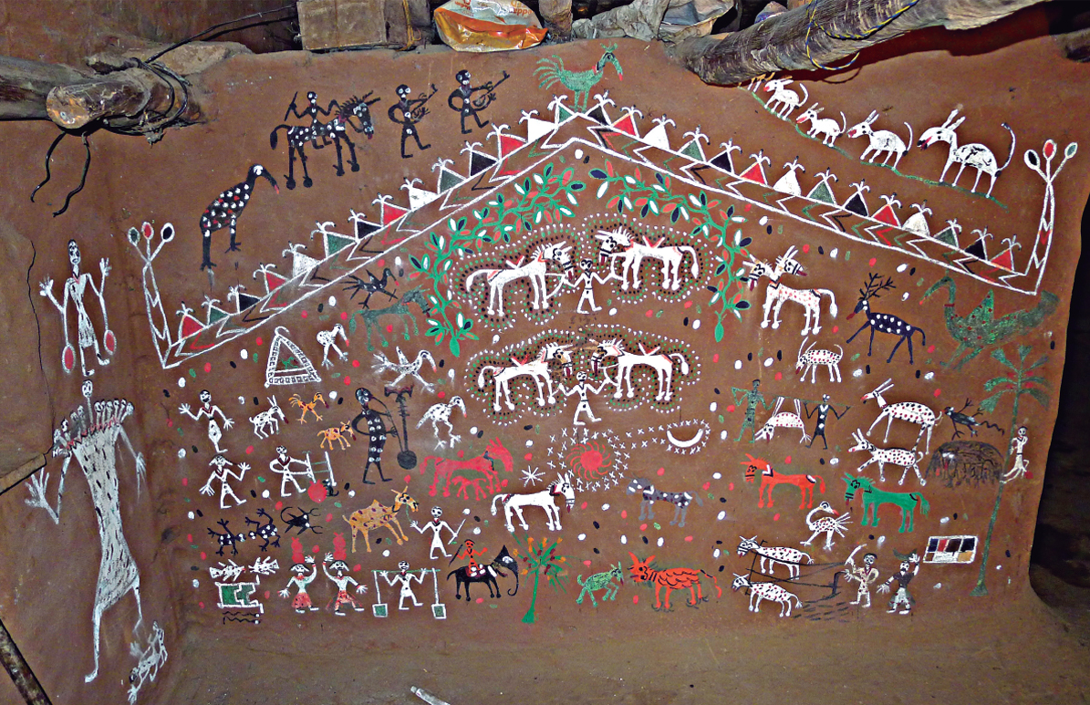 Bhil tribes make pithoras (main painted wall inside a house). There are very different Pithoras and various forms of art in nature or on people’s and cattle’s bodies. Their main purposes, like the ceremonies that often accompany them, are to ensure health and prosperity